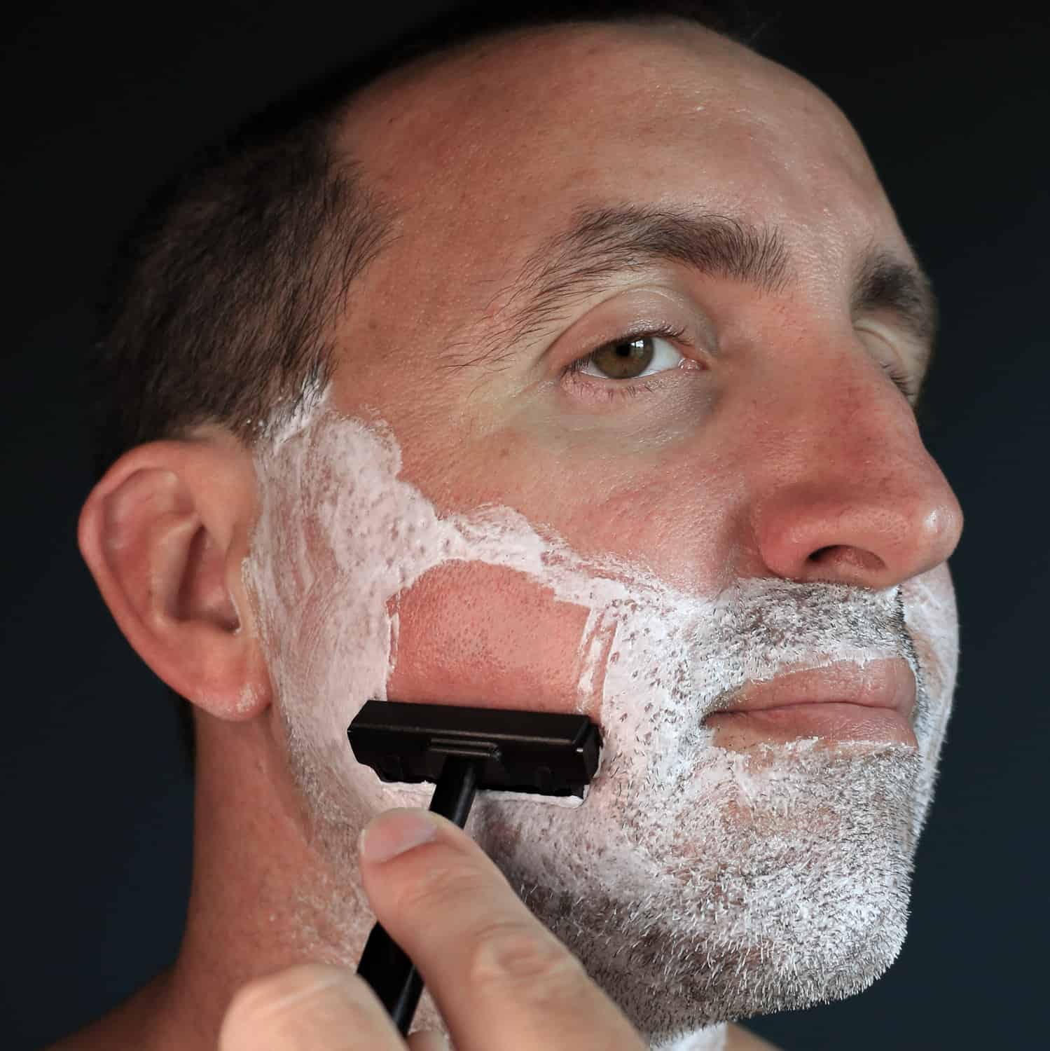 Twin Blade Razor - The Ultimate Shaving Experience - Maxwell June